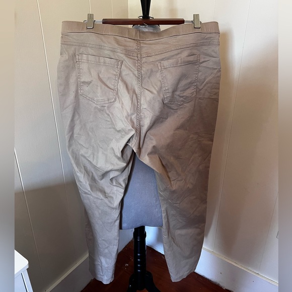 NWT Hue Studio Khaki Straight-Legged Pants, Size XL - Picture 3 of 5